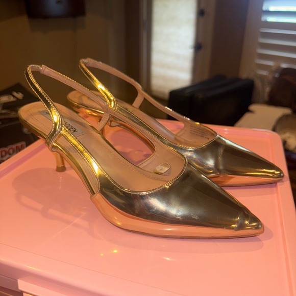 Steve Madden Metallic Gold Slingback Heels - Picture 1 of 4